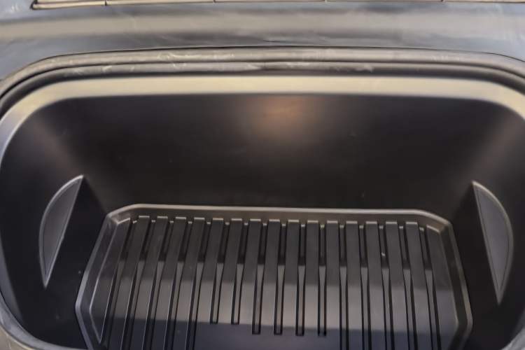 Used Tesla Model Y 2024 Rear-Wheel-Drive Version Engine Bay