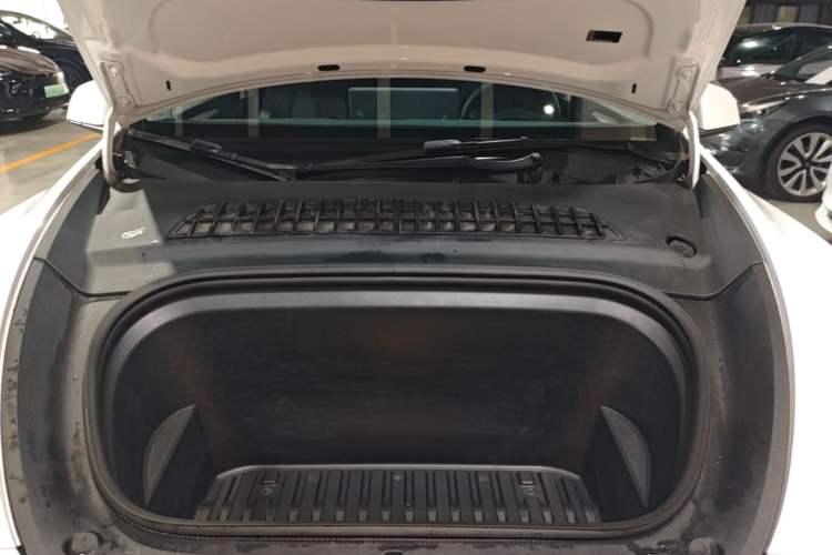 Used Tesla Model Y 2024 Rear-Wheel-Drive Version Engine Bay