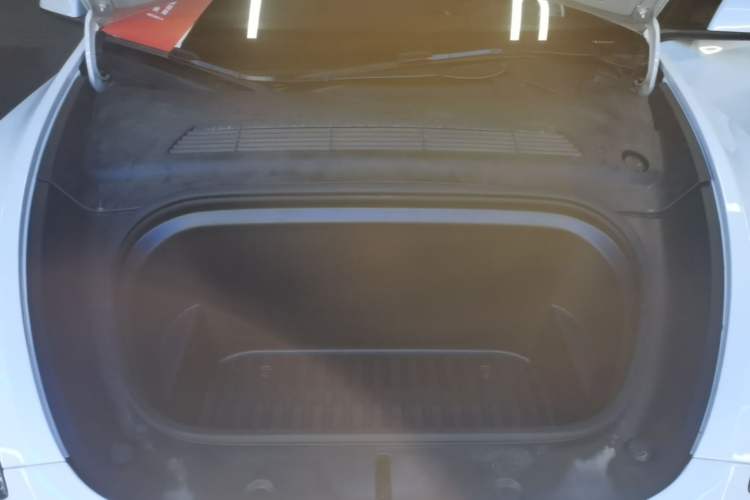Used Tesla Model Y 2024 Rear-Wheel-Drive Version Engine Bay