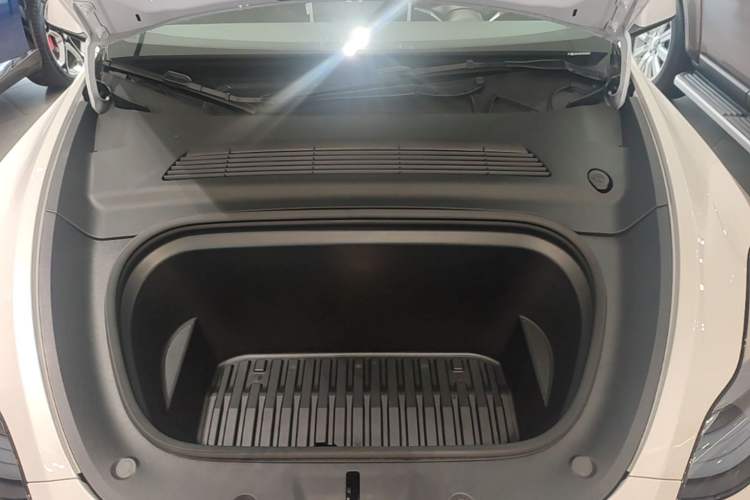 Used Tesla Model Y 2024 Rear-Wheel-Drive Version Engine Bay