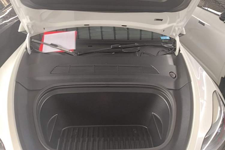 Used Tesla Model Y 2024 Rear-Wheel-Drive Version Engine Bay
