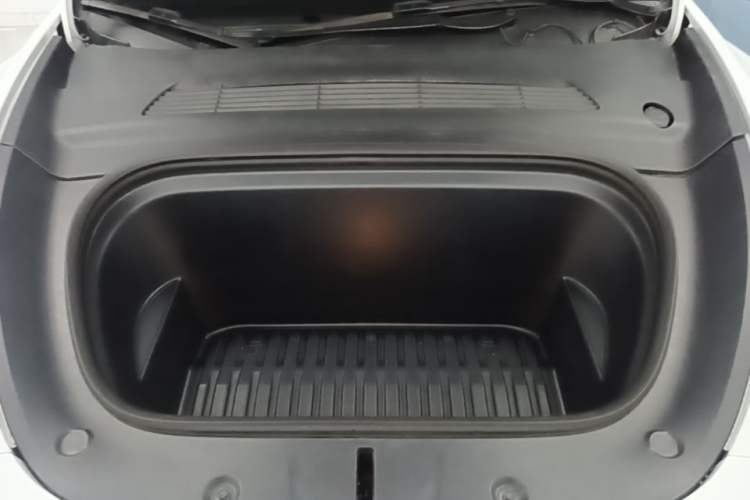 Used Tesla Model Y 2024 Rear-Wheel-Drive Version Engine Bay