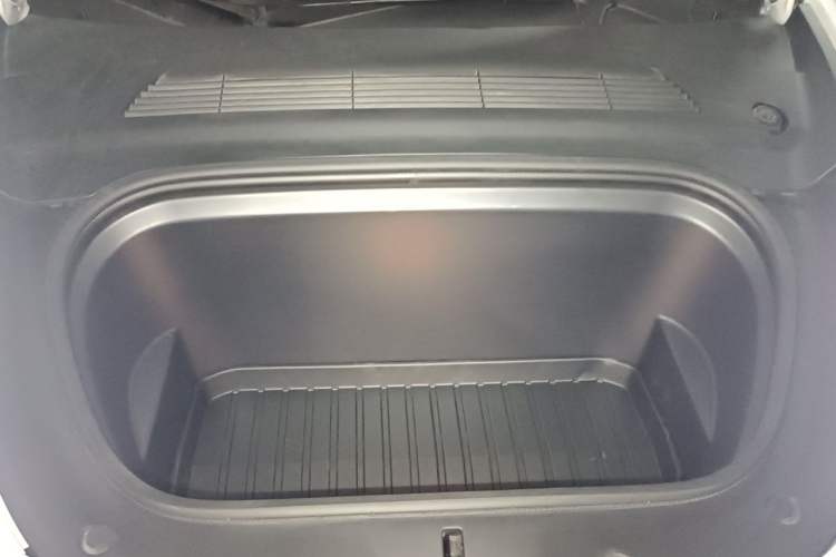 Used Tesla Model Y 2024 Rear-Wheel-Drive Version Engine Bay
