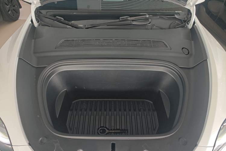 Used Tesla Model Y 2024 Rear-Wheel-Drive Version Engine Bay