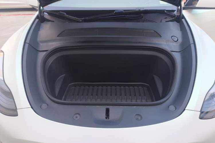 Used Tesla Model Y 2024 Rear-Wheel-Drive Version Engine Bay