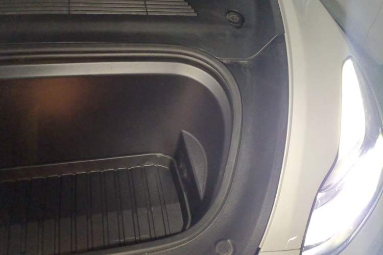 Used Tesla Model Y 2024 Rear-Wheel-Drive Version Engine Bay Left