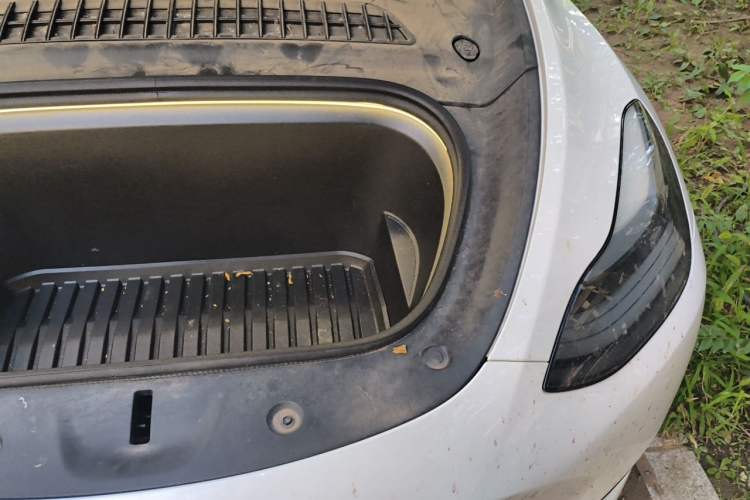 Used Tesla Model Y 2024 Rear-Wheel-Drive Version Engine Bay Left