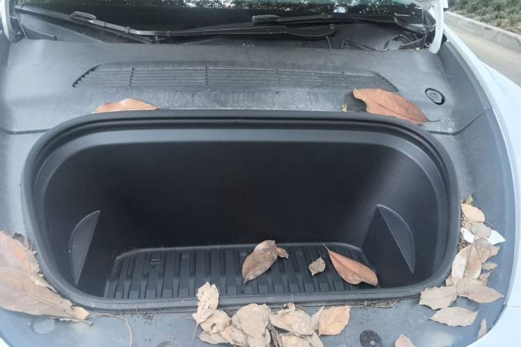 Used Tesla Model Y 2024 Rear-Wheel-Drive Version Engine Bay
