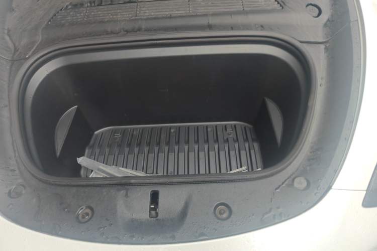 Used Tesla Model Y 2024 Rear-Wheel-Drive Version Engine Bay