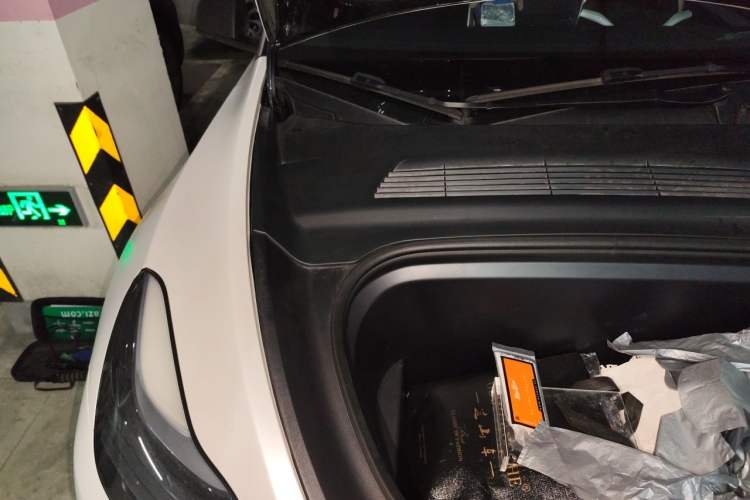 Used Tesla Model Y 2024 Rear-Wheel-Drive Version Engine Bay Right