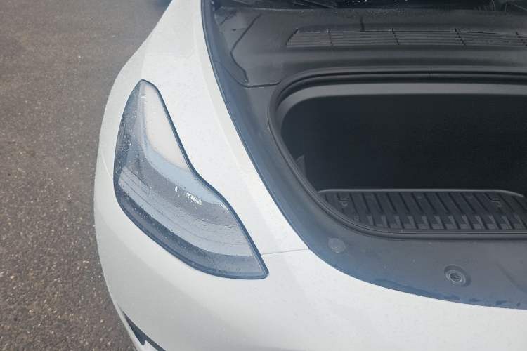 Used Tesla Model Y 2024 Rear-Wheel-Drive Version Engine Bay Right