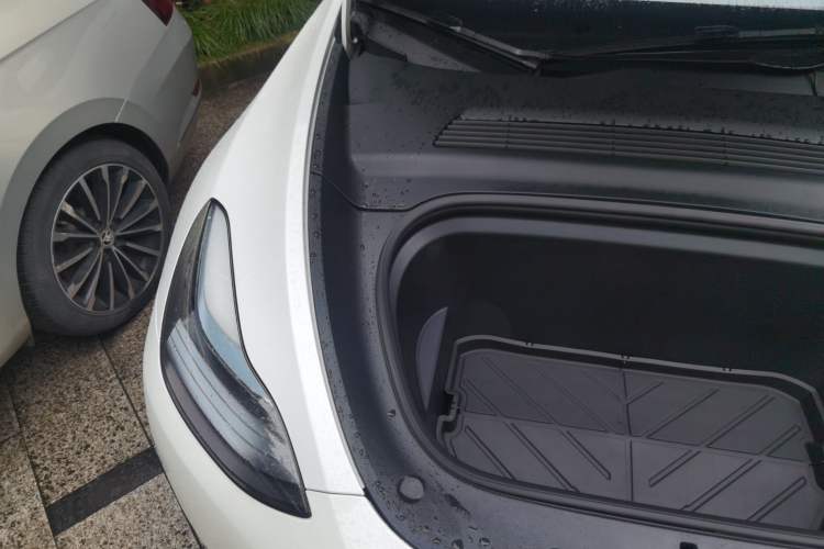 Used Tesla Model Y 2024 Rear-Wheel-Drive Version Engine Bay Right