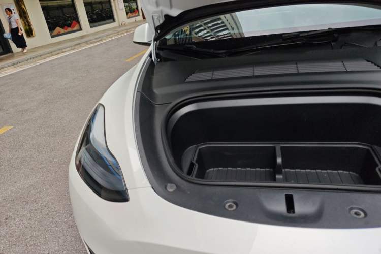 Used Tesla Model Y 2024 Rear-Wheel-Drive Version Engine Bay Right