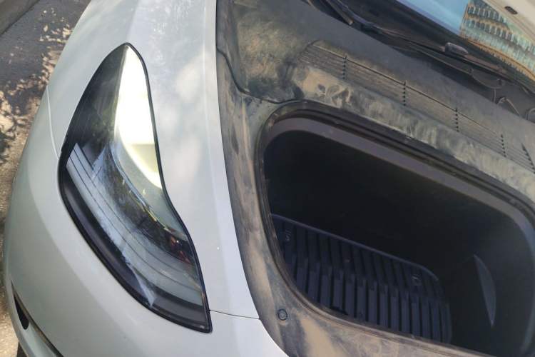 Used Tesla Model Y 2024 Rear-Wheel-Drive Version Engine Bay Right