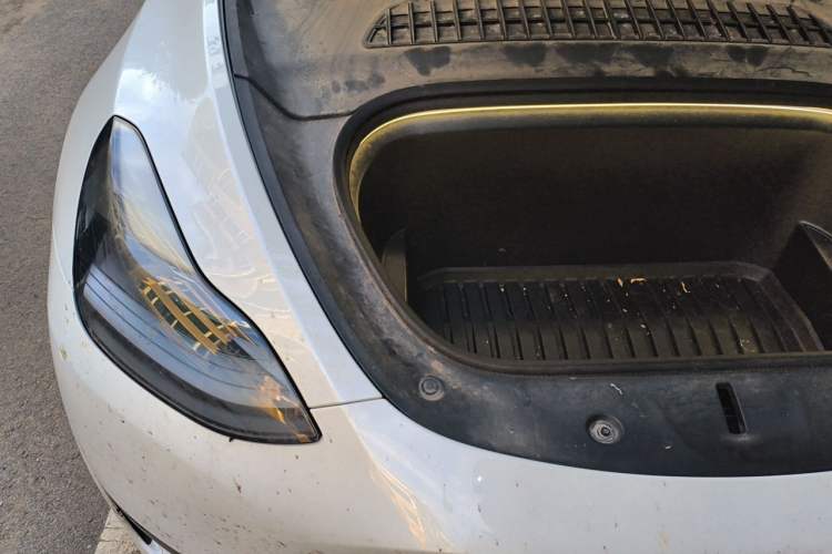 Used Tesla Model Y 2024 Rear-Wheel-Drive Version Engine Bay Right