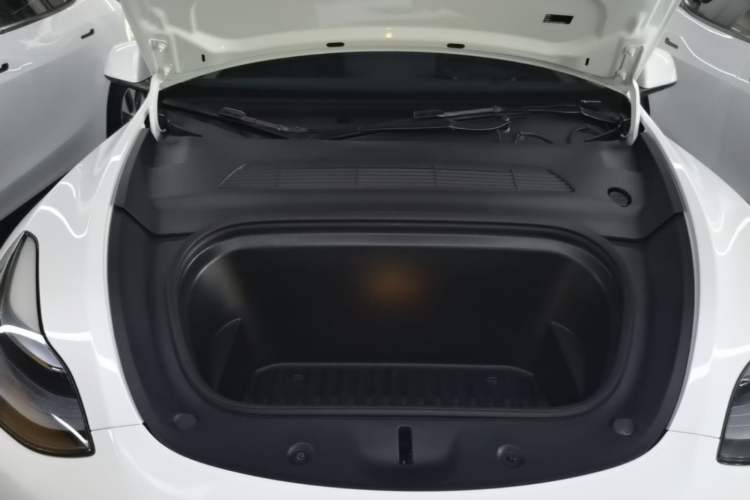 Used Tesla Model Y 2024 Rear-Wheel-Drive Version Engine Bay
