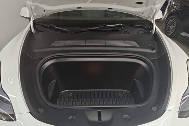 Used Tesla Model Y 2024 Rear-Wheel-Drive Version Engine Bay