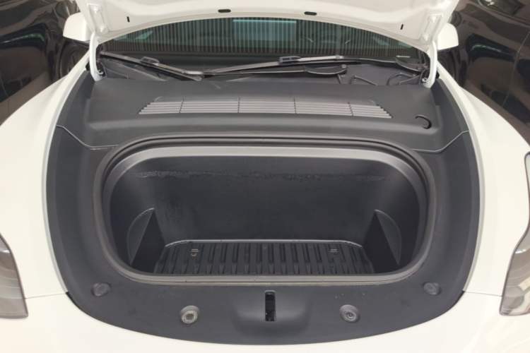 Used Tesla Model Y 2024 Rear-Wheel-Drive Version Engine Bay