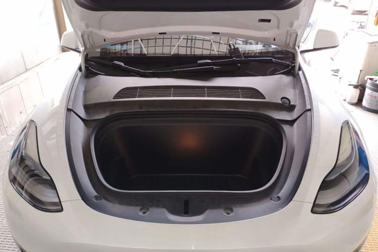 Used Tesla Model Y 2024 Rear-Wheel-Drive Version Engine Bay