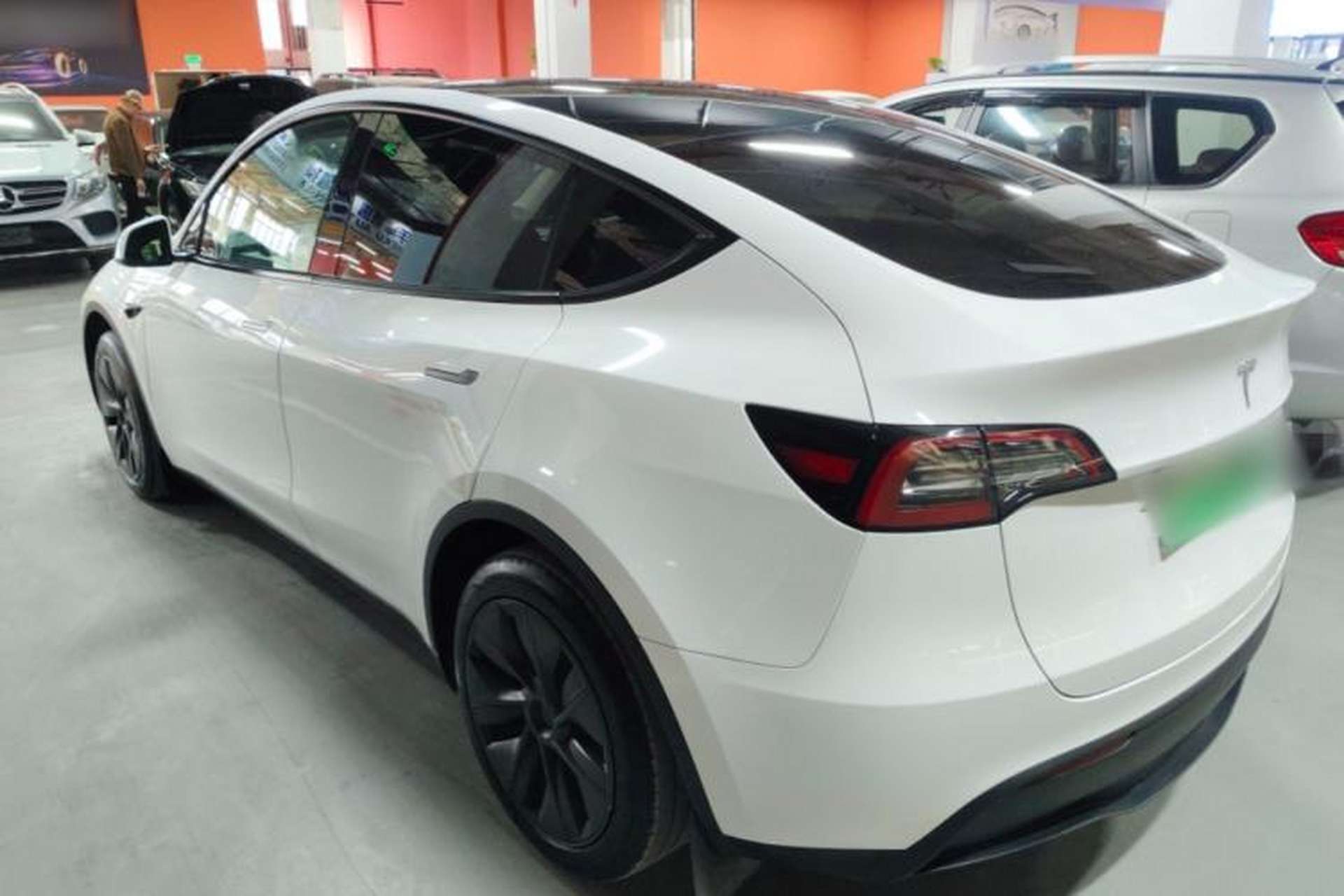 Used Tesla Model Y 2024 Rear-Wheel-Drive Version Exterior 2