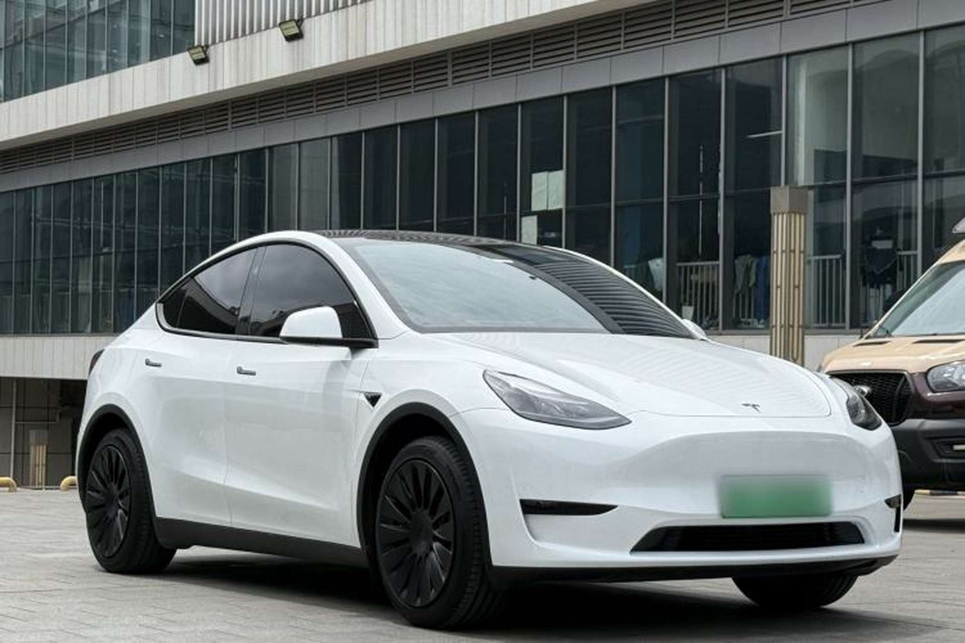Used Tesla Model Y 2024 Rear-Wheel-Drive Version Exterior 2