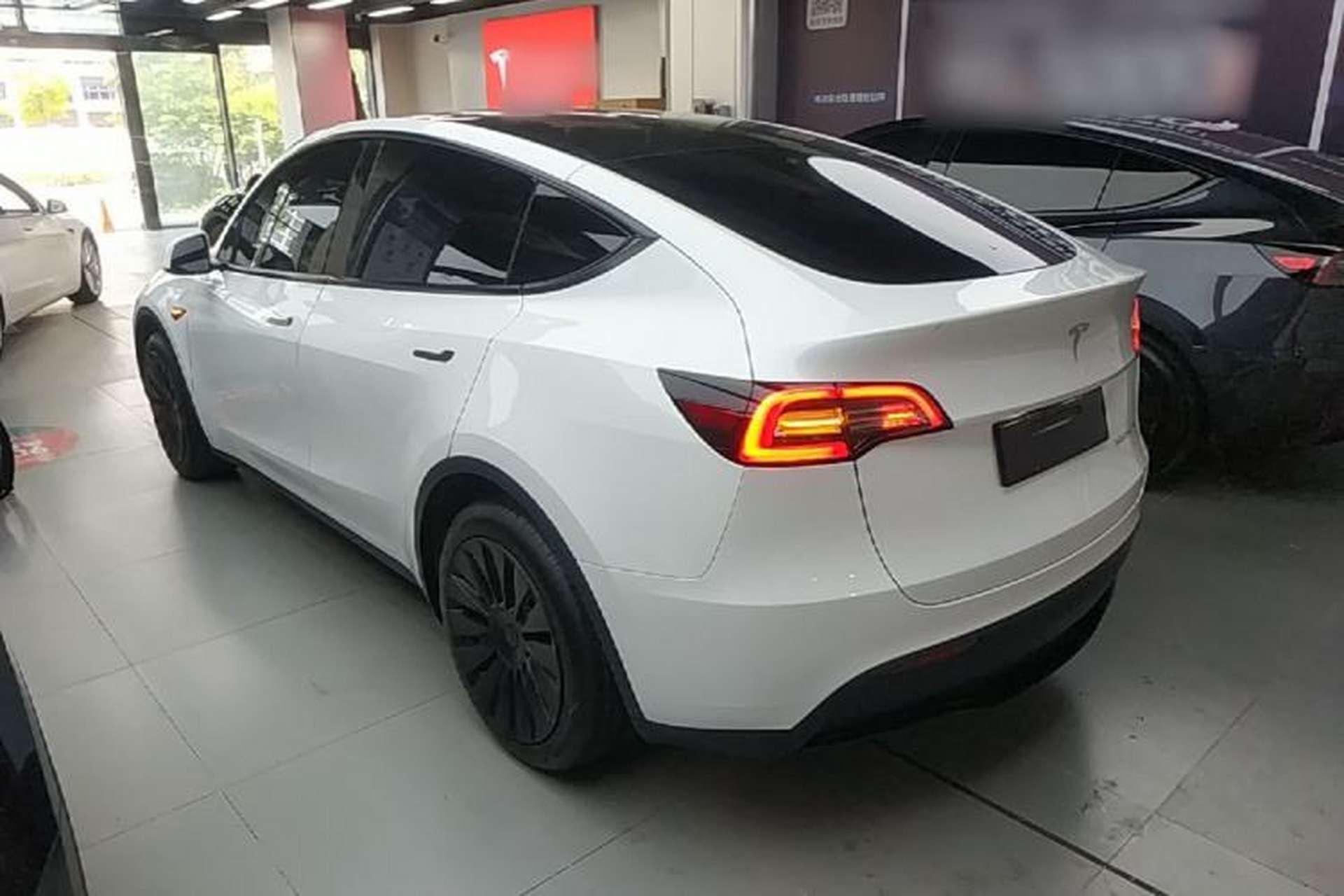 Used Tesla Model Y 2024 Rear-Wheel-Drive Version Exterior 2