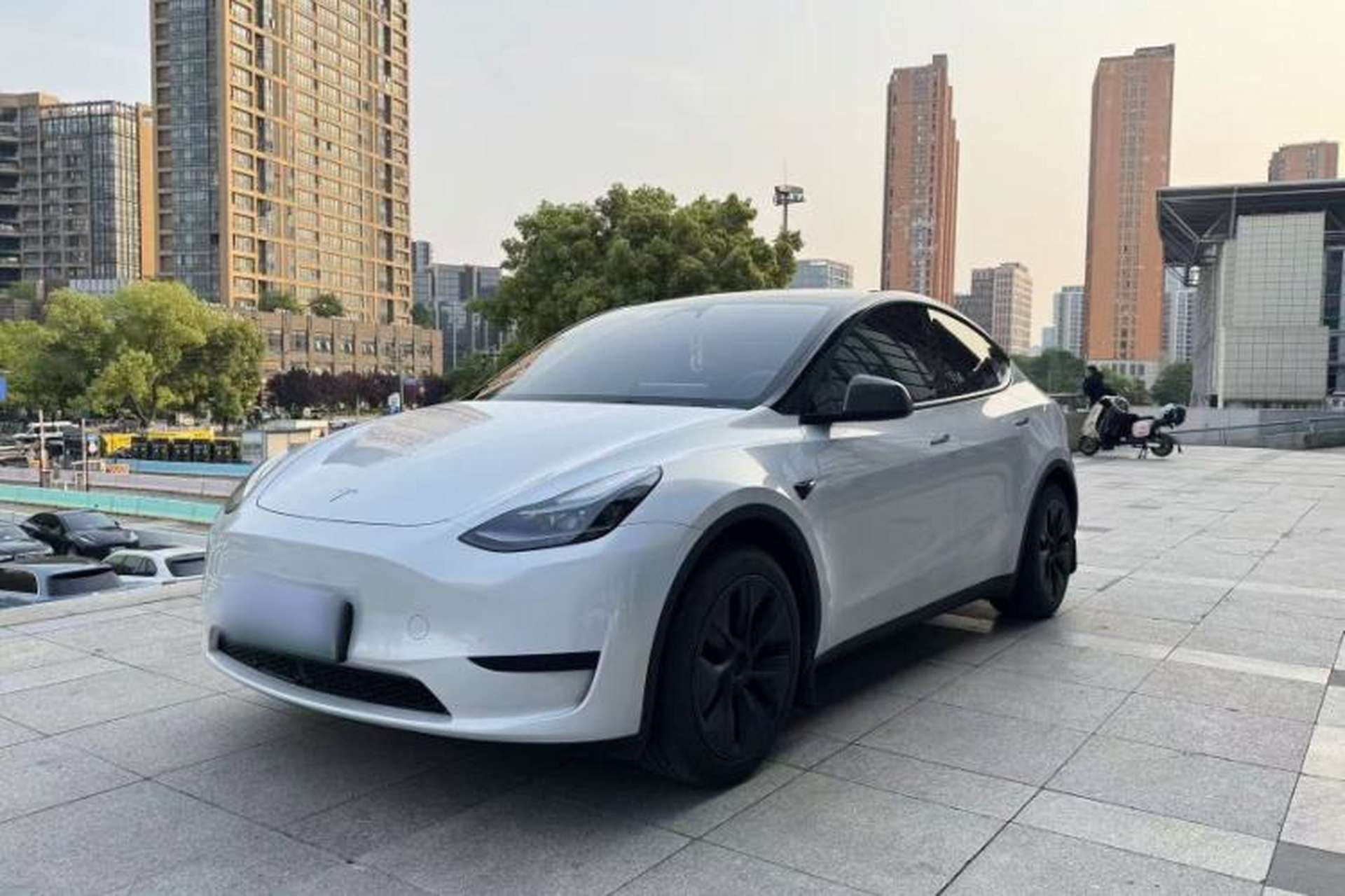 Used Tesla Model Y 2024 Rear-Wheel-Drive Version Exterior 3