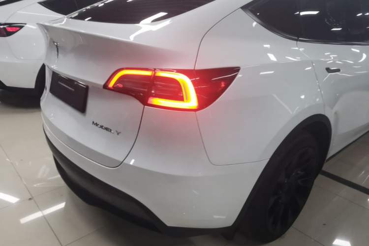 Used Tesla Model Y 2024 Rear-Wheel-Drive Version Exterior 3