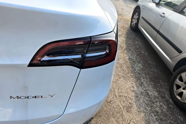 Used Tesla Model Y 2024 Rear-Wheel-Drive Version Exterior 3