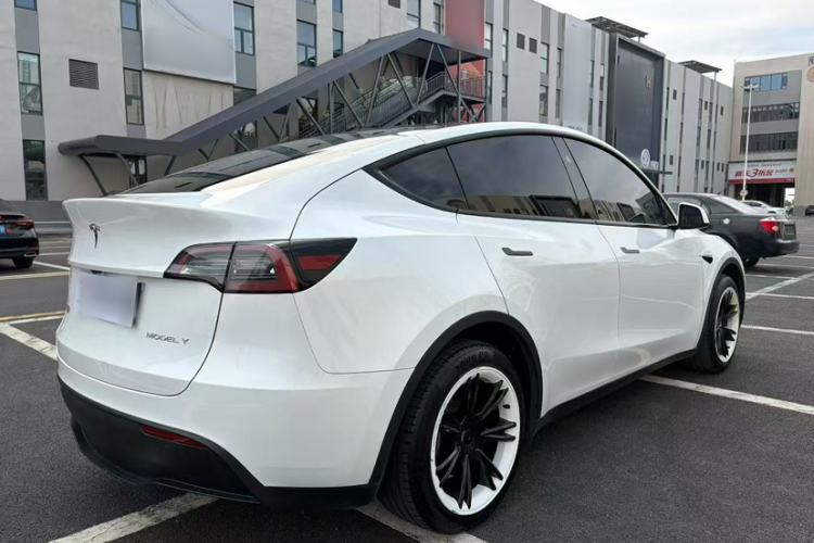 Used Tesla Model Y 2024 Rear-Wheel-Drive Version Exterior 4