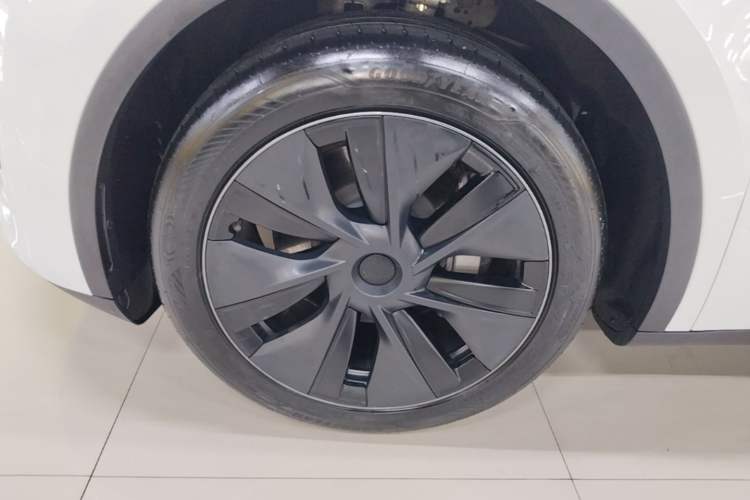 Used Tesla Model Y 2024 Rear-Wheel-Drive Version Exterior 4