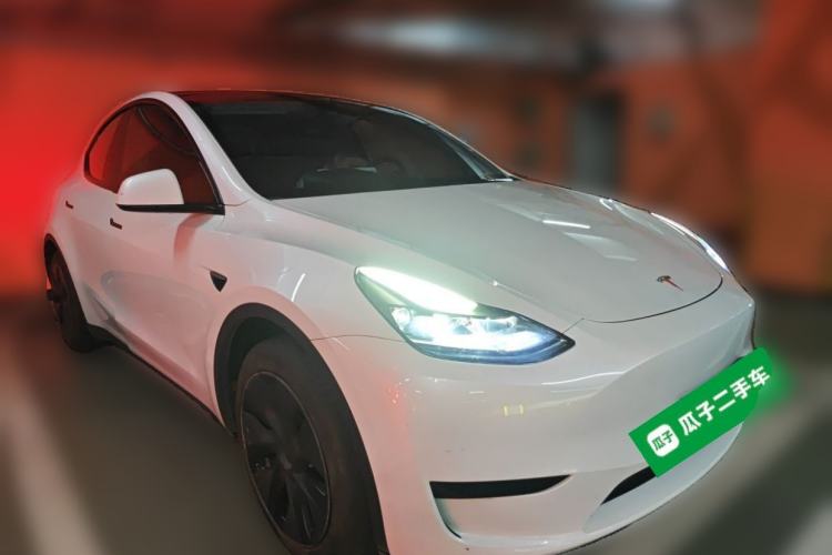 Used Tesla Model Y 2024 Rear-Wheel-Drive Version Front Right 45 Deg