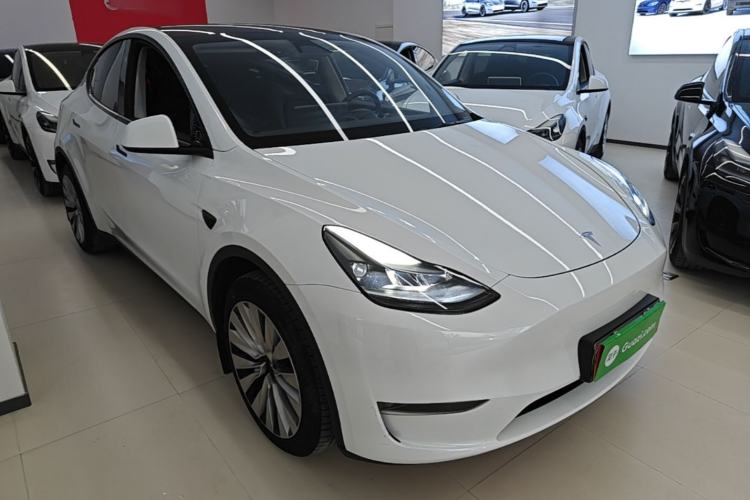 Used Tesla Model Y 2024 Long-Range All-Wheel-Drive Version Front Right 45 Deg