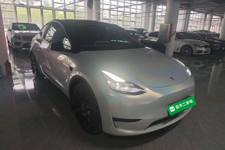 Used Tesla Model Y 2024 Rear-Wheel-Drive Version Front Right 45 Deg