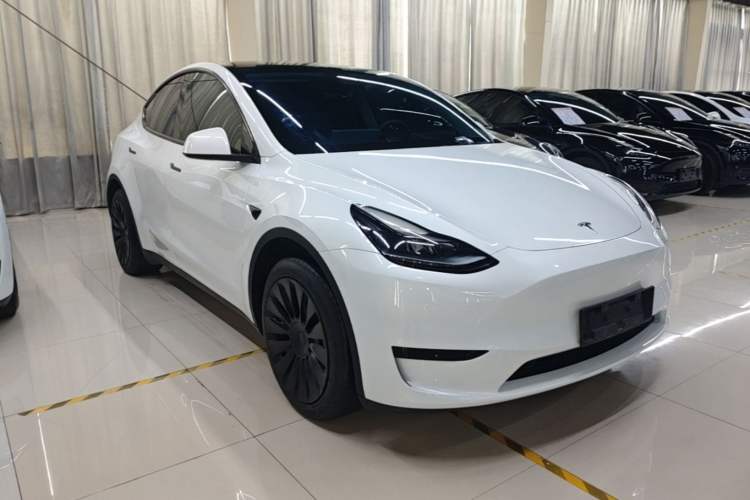 Used Tesla Model Y 2024 Rear-Wheel-Drive Version Front Right 45 Deg