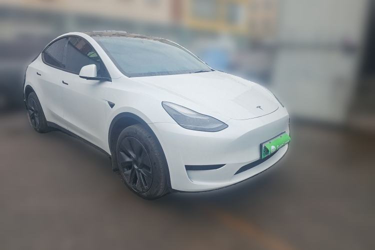 Used Tesla Model Y 2024 Rear-Wheel-Drive Version Front Right 45 Deg