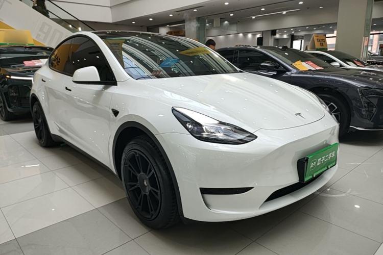 Used Tesla Model Y 2024 Rear-Wheel-Drive Version Front Right 45 Deg