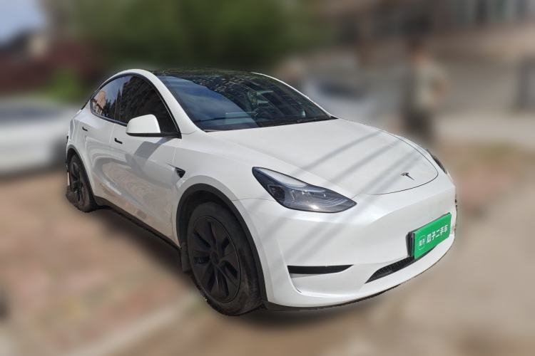 Used Tesla Model Y 2024 Rear-Wheel-Drive Version Front Right 45 Deg