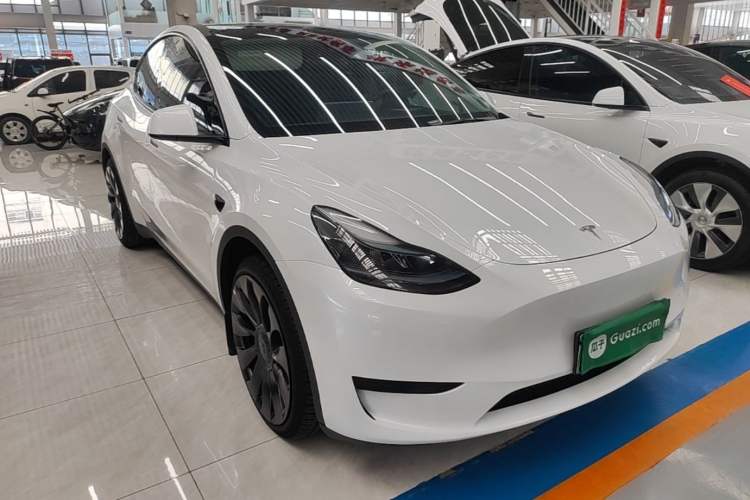 Used Tesla Model Y 2024 Rear-Wheel-Drive Version Front Right 45 Deg