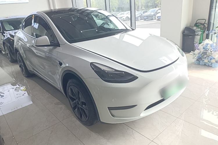 Used Tesla Model Y 2024 Rear-Wheel-Drive Version Front Right 45 Deg