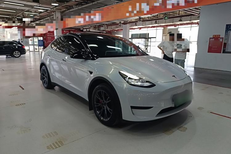 Used Tesla Model Y 2024 Rear-Wheel-Drive Version Front Right 45 Deg