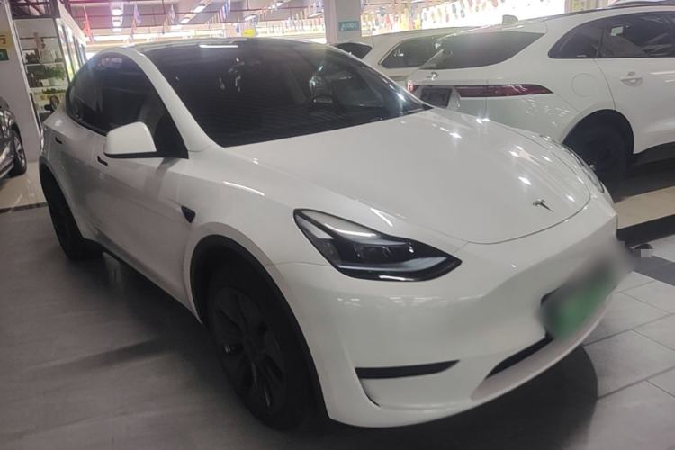 Used Tesla Model Y 2024 Rear-Wheel-Drive Version Front Right 45 Deg