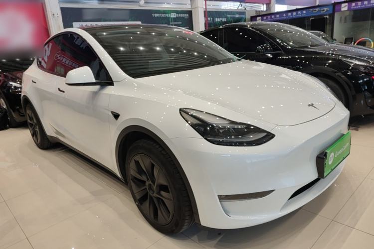 Used Tesla Model Y 2024 Long-Range All-Wheel-Drive Version Front Right 45 Deg