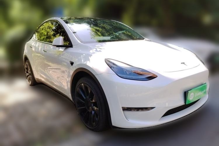 Used Tesla Model Y 2024 Long-Range All-Wheel-Drive Version Front Right 45 Deg