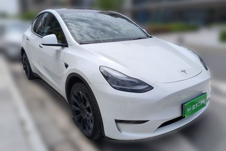Used Tesla Model Y 2024 Long-Range All-Wheel-Drive Version Front Right 45 Deg