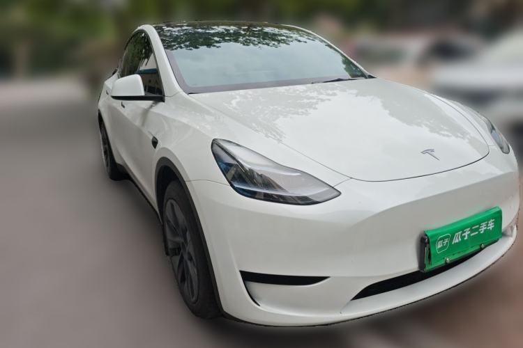 Used Tesla Model Y 2024 Rear-Wheel-Drive Version Front Right 45 Deg