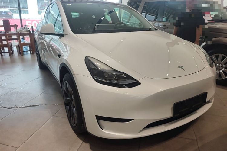 Used Tesla Model Y 2024 Rear-Wheel-Drive Version Front Right 45 Deg