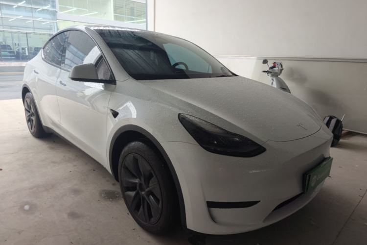 Used Tesla Model Y 2024 Rear-Wheel-Drive Version Front Right 45 Deg