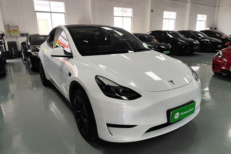 Used Tesla Model Y 2024 Rear-Wheel-Drive Version Front Right 45 Deg