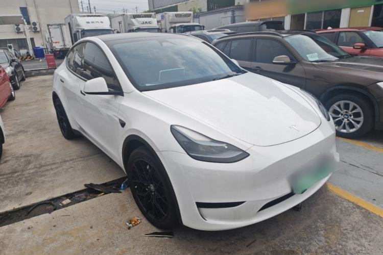 Used Tesla Model Y 2024 Rear-Wheel-Drive Version Front Right 45 Deg